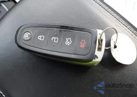 2017 Ford Escape Titanium z USA, uszkodzony, nr VIN 1FMCU9J95HUE99221